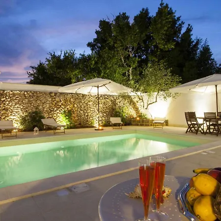 Studio Luxury Courtyard-4 By Interhome